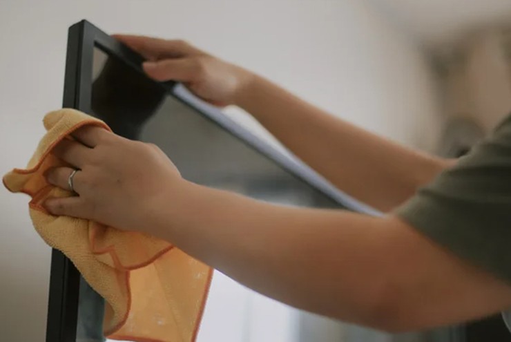 Một việc đơn giản hằng tuần giúp TV bền hơn theo thời gian