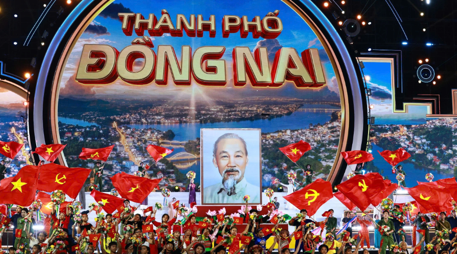 Những hình ảnh rực rỡ trong ngày đón nhận Nghị quyết thành lập thành phố Đồng Nai