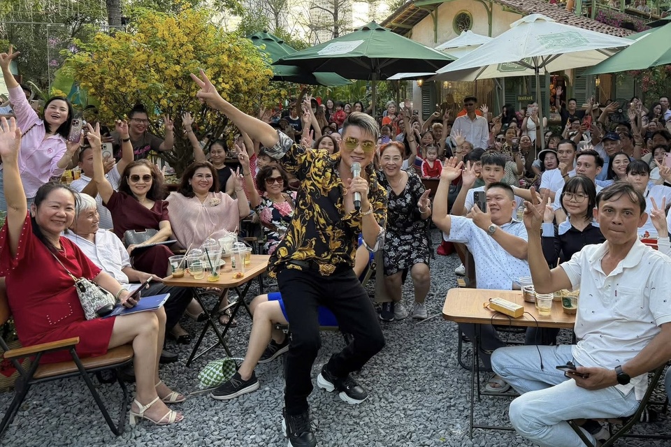 Quán cà phê của Đàm Vĩnh Hưng tạm dừng hoạt động