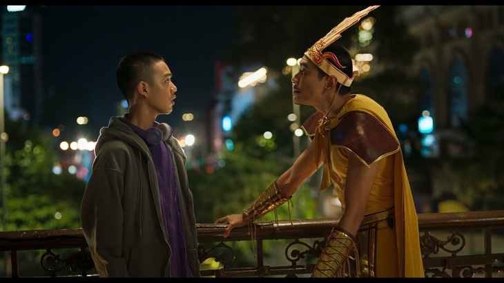 Con kể ba nghe soán ngôi Thiên đường máu, thống trị phòng vé