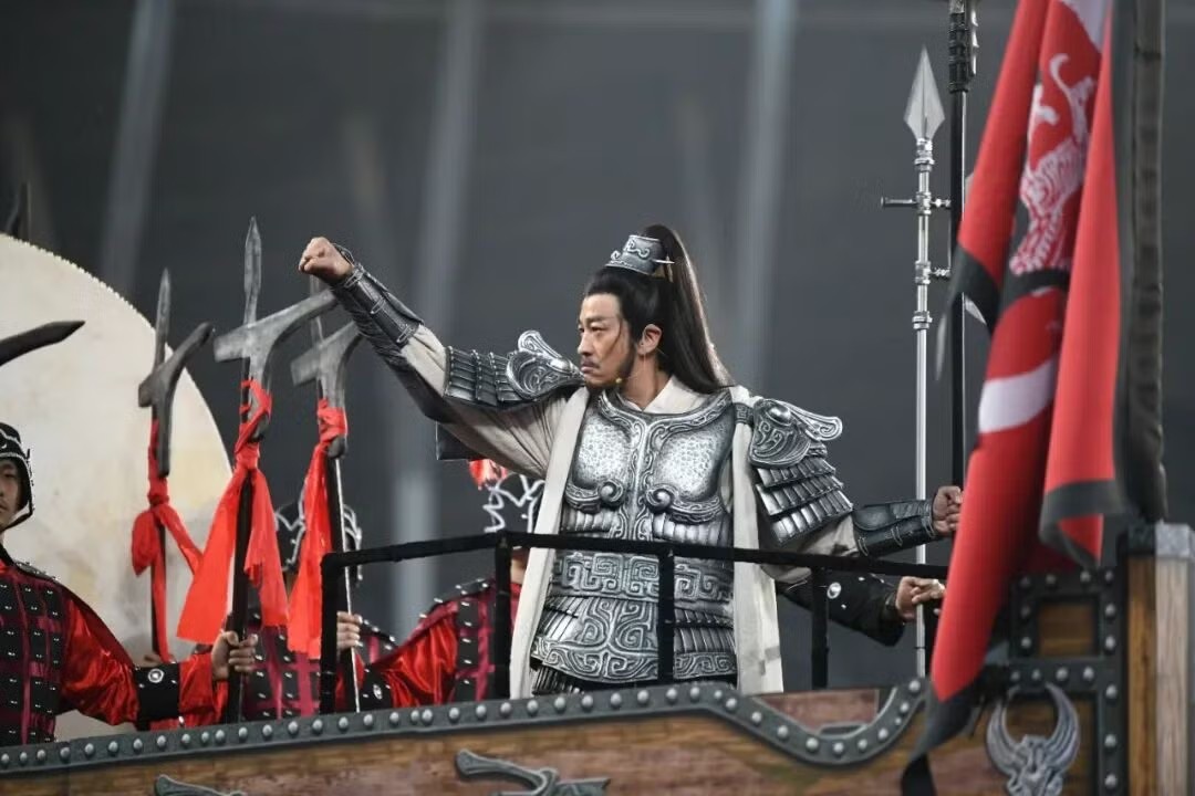 Google News Hà Nhuận Đông diễu hành trước 30.000 người