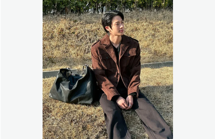 Jin (BTS) gây sốt trước ngày comeback