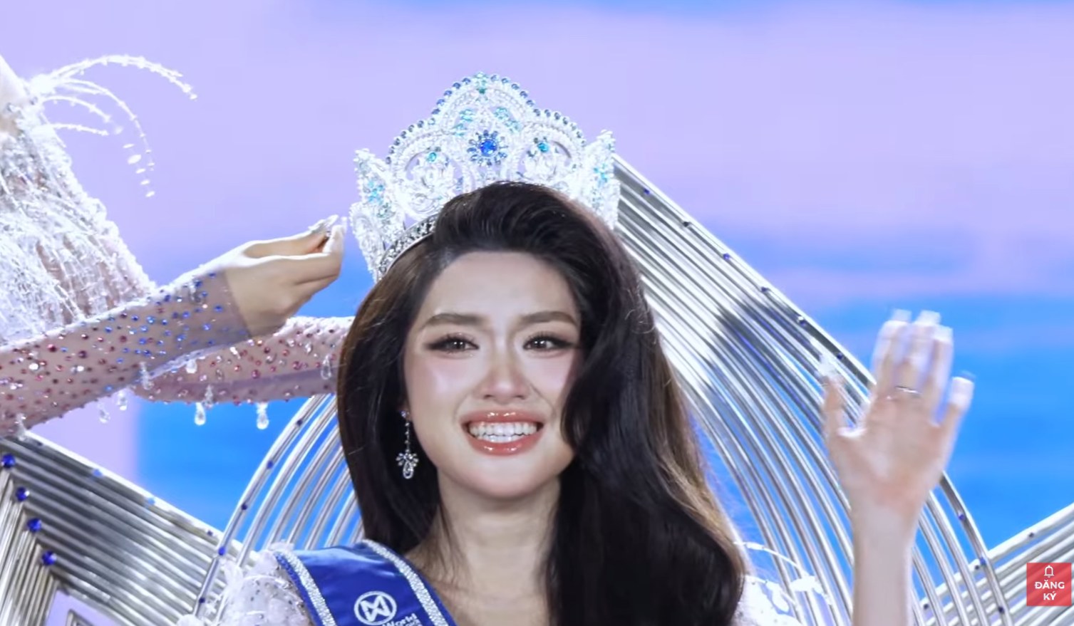 Phương Oanh - Tân Miss World Vietnam