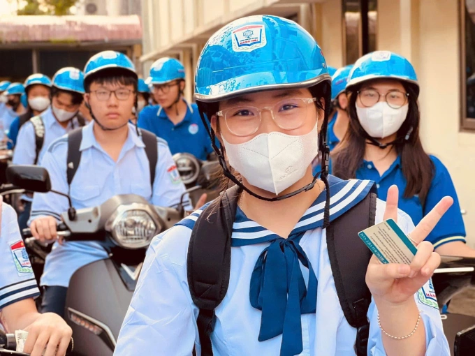 Trường khen top 10 học sinh đi học sớm, gây 'bão' mạng