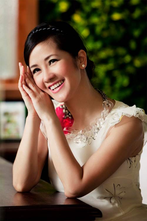 Diva Hồng Nhung tận hưởng cuộc sống tươi đẹp ở tuổi 56