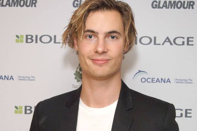 Nam diễn viên Erik von Detten Bị Kiện Vì Lừa Đảo Người Cao Tuổi