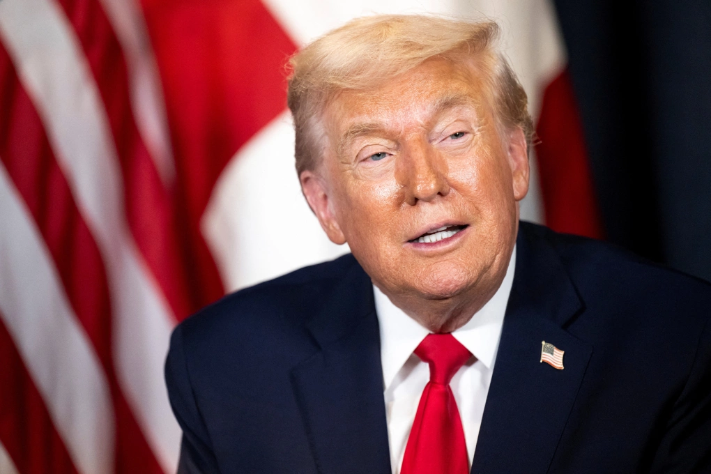 Ông Trump nói 'chỉ mất 3 phút' thuyết phục ông Macron tăng giá thuốc