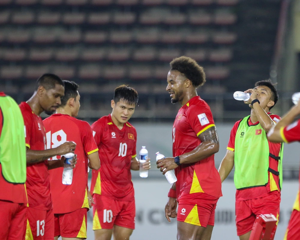 ĐT Việt Nam 'thăng hạng thần tốc' trên BXH FIFA, Malaysia lao dốc