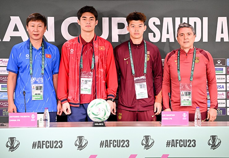 "Người nhện" U23 Trung Kiên đấu Li Hao đáng xem nhất, thầy Kim được ví như Harry Potter