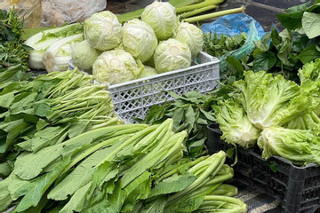 Giá rau xanh ‘leo thang’ sau bão: Người bán lo ế, người mua xót tiền