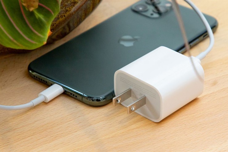 Vì sao iPhone sạc có lúc nhanh, có lúc chậm đến khó hiểu