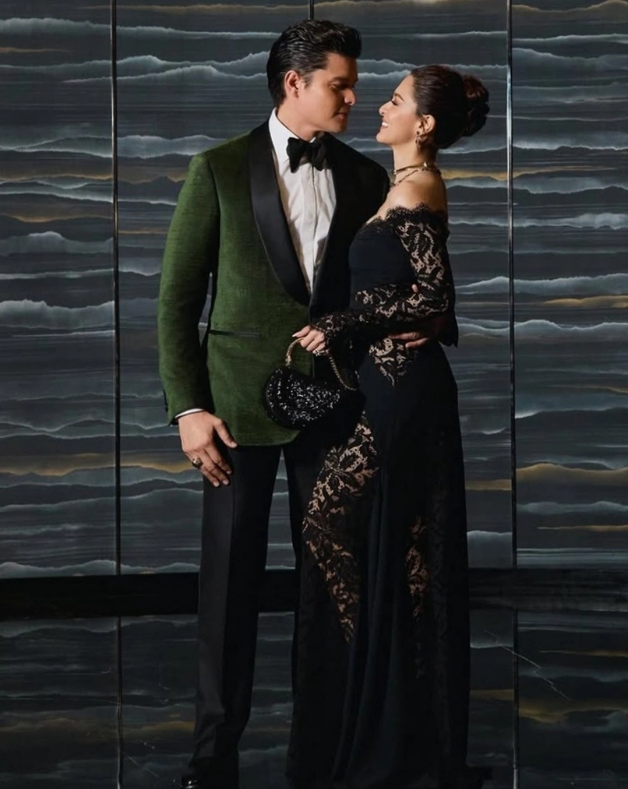 Gu mặc sánh đôi của vợ chồng 'Sao đẹp nhất Philippines'