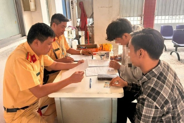 Thông tin mới vụ 2 người giằng co với CSGT TPHCM