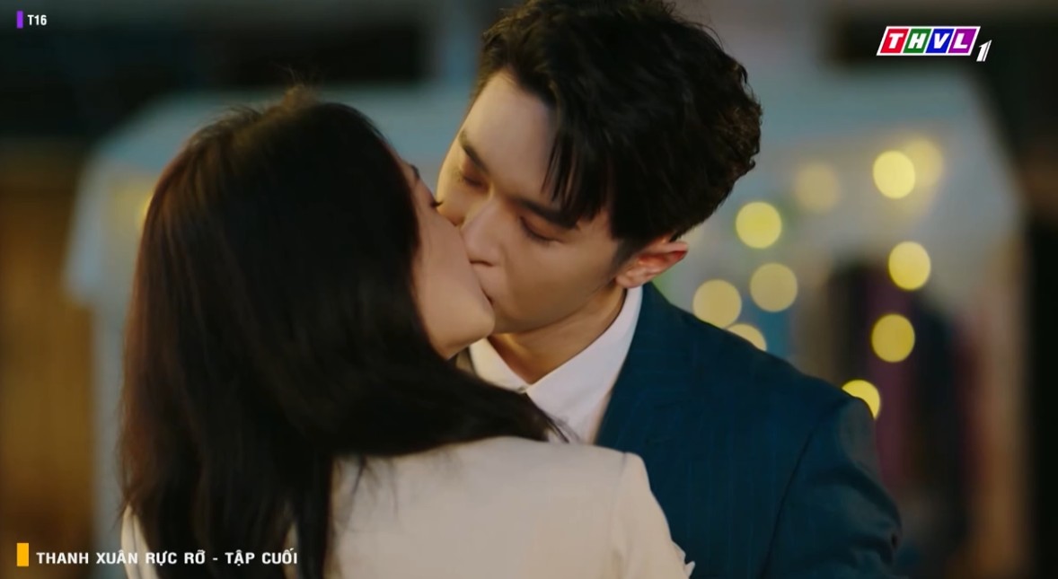 Phim Thanh xuân rực rỡ: Tiểu Trần ôm hôn Ỷ Mộng, viết tiếp mối tình dang dở thời thanh xuân